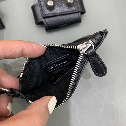 バレンシアガ ショルダーバッグスーパーコピー シンプルで上質なデザインが魅力的な男性向けショルダーバッグ！