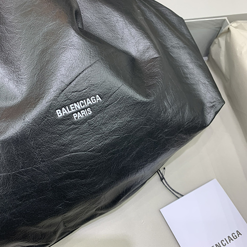 バレンシアガ ショルダーバッグスーパーコピー  BALENCIAGA CRUSH シリーズ　ごみ袋