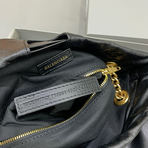 バレンシアガ ショルダーバッグスーパーコピー  BALENCIAGA CRUSH シリーズ　ごみ袋