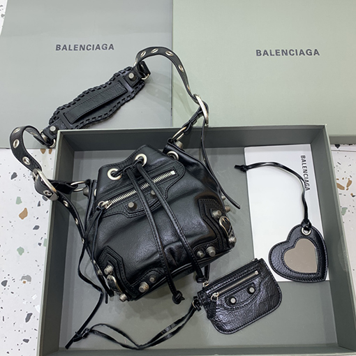 バレンシアガ ショルダーバッグ コピー　 BALENCIAGA 新しいバケツバッグ スモールサイズ　全2色