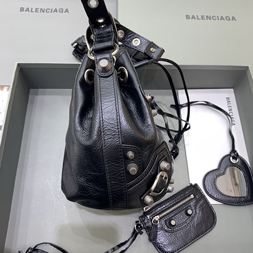バレンシアガ ショルダーバッグ コピー　 BALENCIAGA 新しいバケツバッグ スモールサイズ　全2色