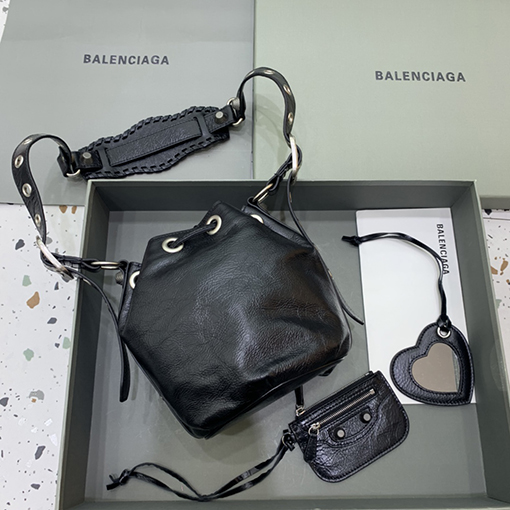 バレンシアガ ショルダーバッグ コピー　 BALENCIAGA 新しいバケツバッグ スモールサイズ　全2色
