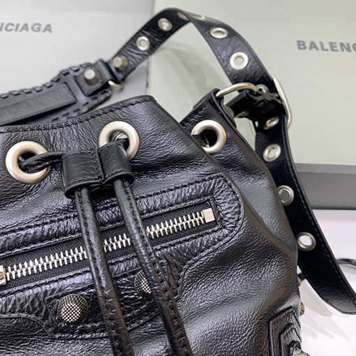 バレンシアガ ショルダーバッグ コピー　 BALENCIAGA 新しいバケツバッグ スモールサイズ　全2色