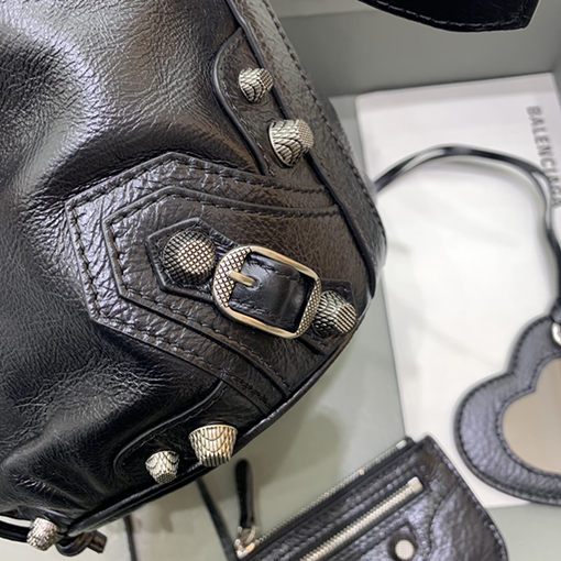 バレンシアガ ショルダーバッグ コピー　 BALENCIAGA 新しいバケツバッグ スモールサイズ　全2色