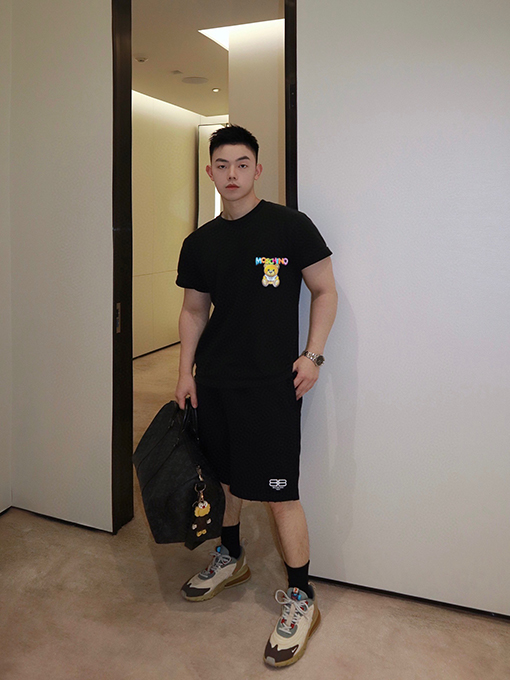 モスキーノ 短袖Tシャツ スーパーコピー のカラフルなクマの短袖Tシャツ