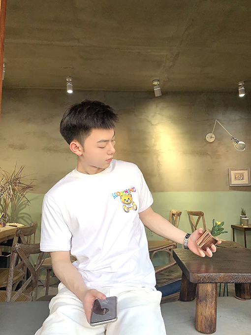 モスキーノ 短袖Tシャツ スーパーコピー のカラフルなクマの短袖Tシャツ
