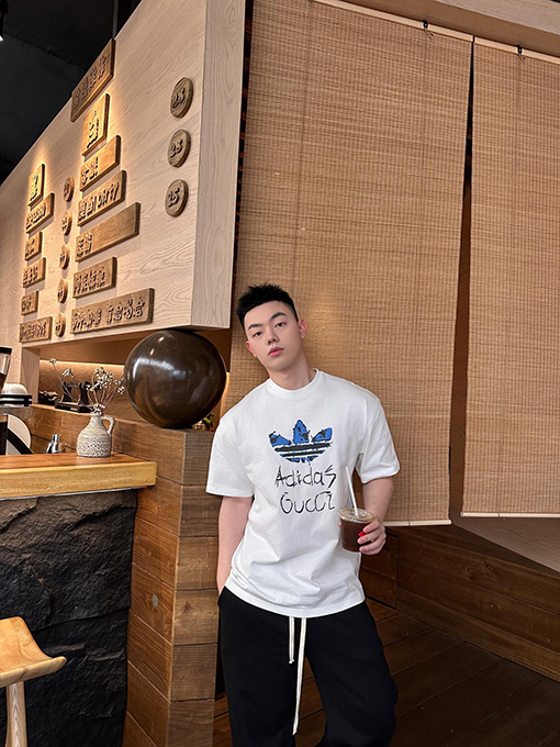 グッチ x アディダス コラボレーションクローバープリント半袖Tシャツ