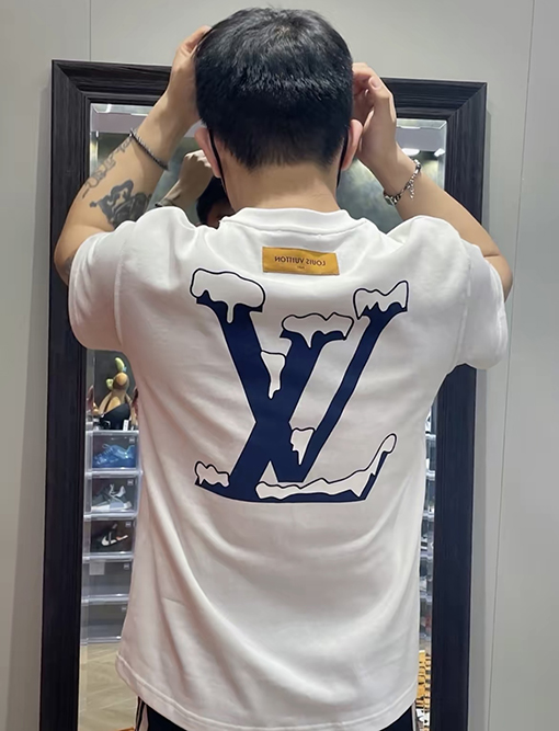 ルイヴィトン  半袖Tシャツ スーパーコピー   スノーマウンテンロゴTシャツ