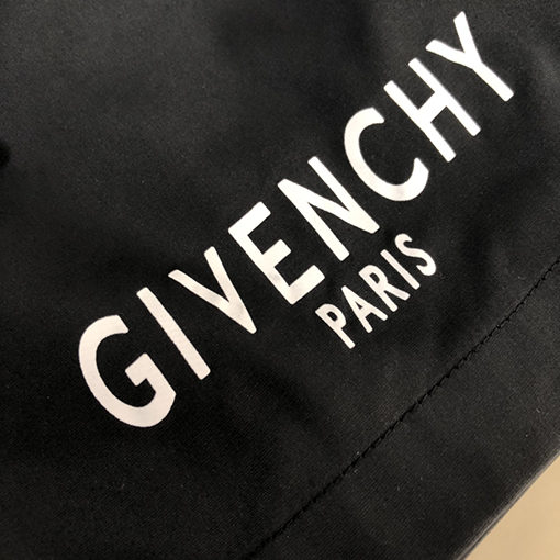 ジバンシイ ビーチパンツ GIVENCHYスーパーコピー 内部に通気性の高いネット裏地付き 家旅行に最適な選択