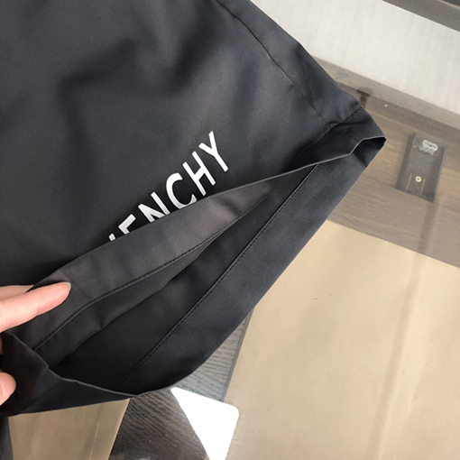 ジバンシイ ビーチパンツ GIVENCHYスーパーコピー 内部に通気性の高いネット裏地付き 家旅行に最適な選択