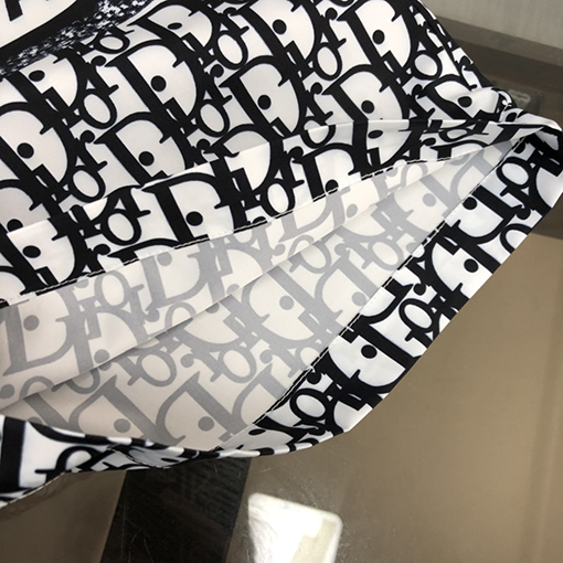 ディオールビーチパンツ DIOR 花柄のビーチパンツでスタイリッシュな夏を過ごそう