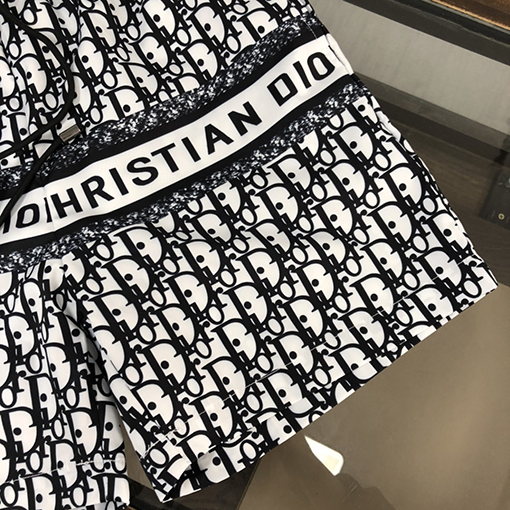 ディオールビーチパンツ DIOR 花柄のビーチパンツでスタイリッシュな夏を過ごそう