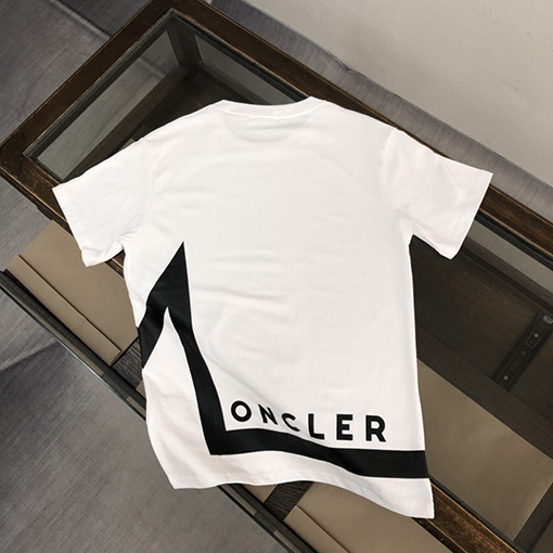 モンクレール 半袖Tシャツ スーパーコピー MONCLER 特別な柔らかさと快適さを持つ専門店シリーズの純綿Tシャツ