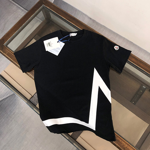 モンクレール 半袖Tシャツ スーパーコピー MONCLER 特別な柔らかさと快適さを持つ専門店シリーズの純綿Tシャツ