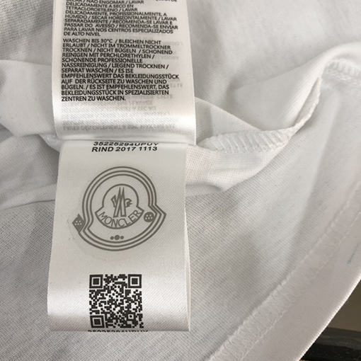 モンクレール 半袖Tシャツ スーパーコピー MONCLER 特別な柔らかさと快適さを持つ専門店シリーズの純綿Tシャツ