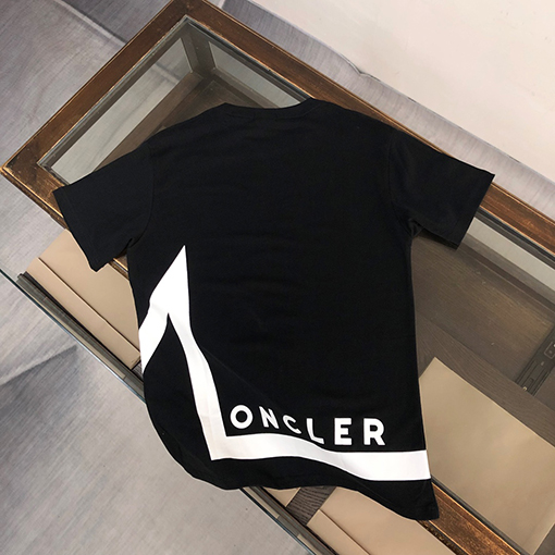 モンクレール 半袖Tシャツ スーパーコピー MONCLER 特別な柔らかさと快適さを持つ専門店シリーズの純綿Tシャツ