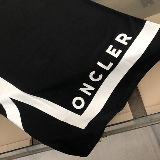 モンクレール 半袖Tシャツ スーパーコピー MONCLER 特別な柔らかさと快適さを持つ専門店シリーズの純綿Tシャツ
