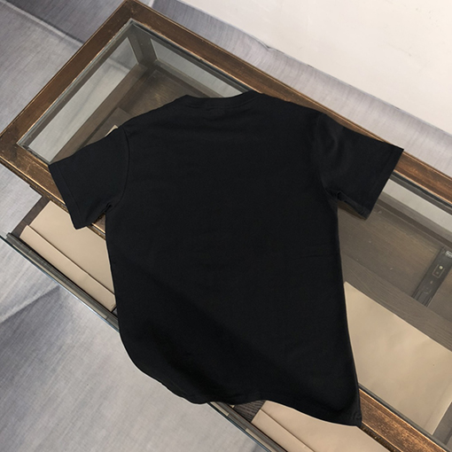 モンクレール 半袖Tシャツ コピー ファッションの代表的存在 繊細なの特徴的な前後のプリントデザインを施したTシャツ