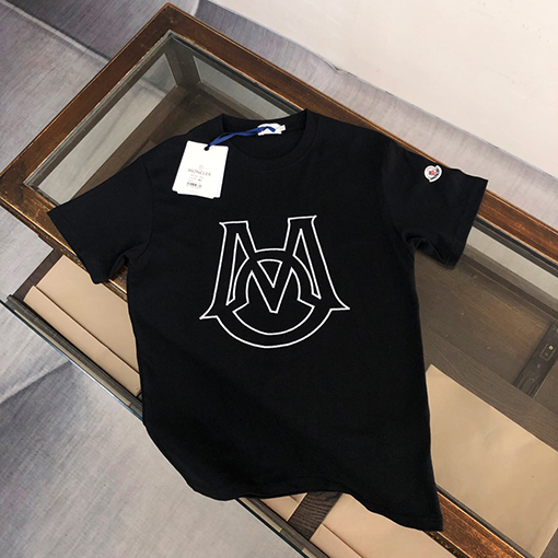 モンクレール 半袖Tシャツ コピー ファッションの代表的存在 繊細なの特徴的な前後のプリントデザインを施したTシャツ
