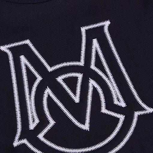 モンクレール 半袖Tシャツ コピー ファッションの代表的存在 繊細なの特徴的な前後のプリントデザインを施したTシャツ
