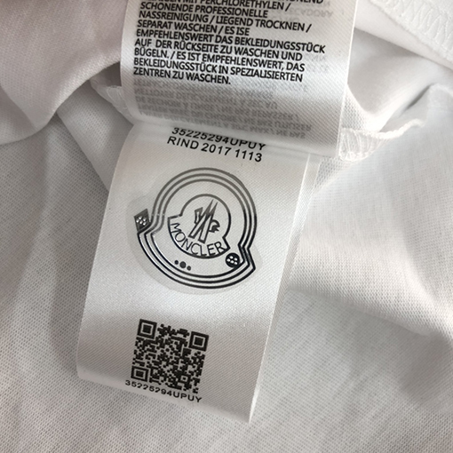 モンクレール 半袖Tシャツ コピー ファッションの代表的存在 繊細なの特徴的な前後のプリントデザインを施したTシャツ