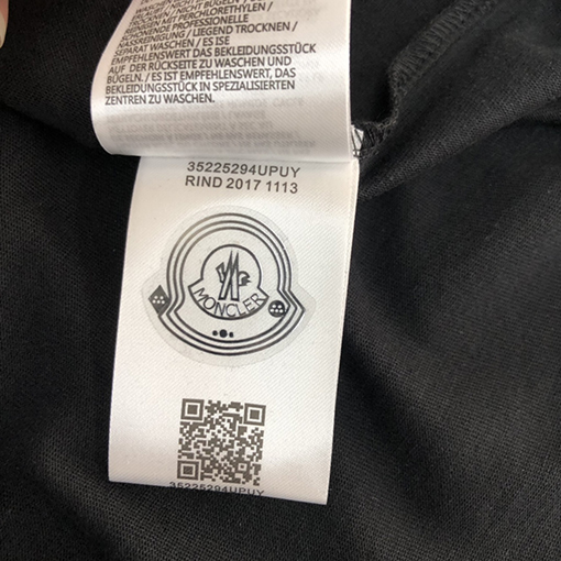 モンクレール 半袖Tシャツ コピー ファッションの代表的存在 繊細なの特徴的な前後のプリントデザインを施したTシャツ