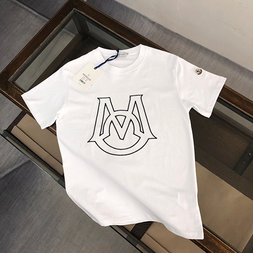 モンクレール 半袖Tシャツ コピー ファッションの代表的存在 繊細なの特徴的な前後のプリントデザインを施したTシャツ