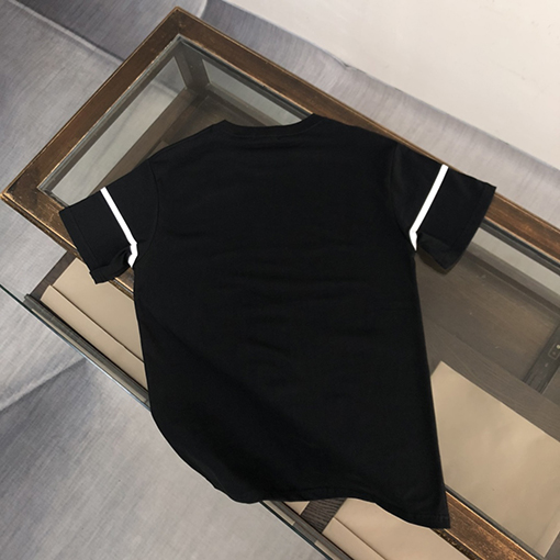 モンクレール 半袖Tシャツ スーパーコピー 心地よさと通気性が抜群 スタイリッシュかつ耐久性のある万能アイテム