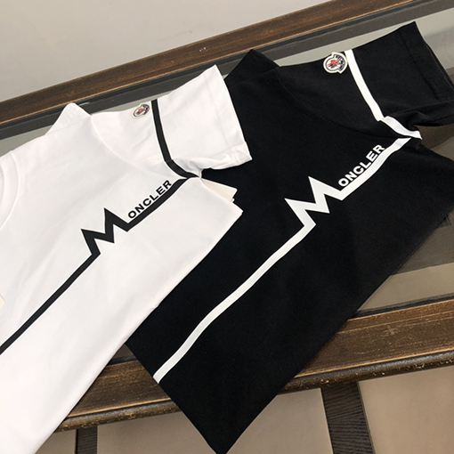 モンクレール 半袖Tシャツ スーパーコピー 心地よさと通気性が抜群 スタイリッシュかつ耐久性のある万能アイテム