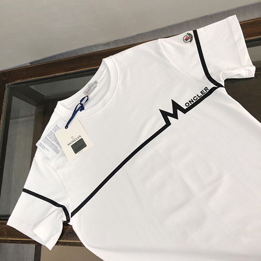 モンクレール 半袖Tシャツ スーパーコピー 心地よさと通気性が抜群 スタイリッシュかつ耐久性のある万能アイテム