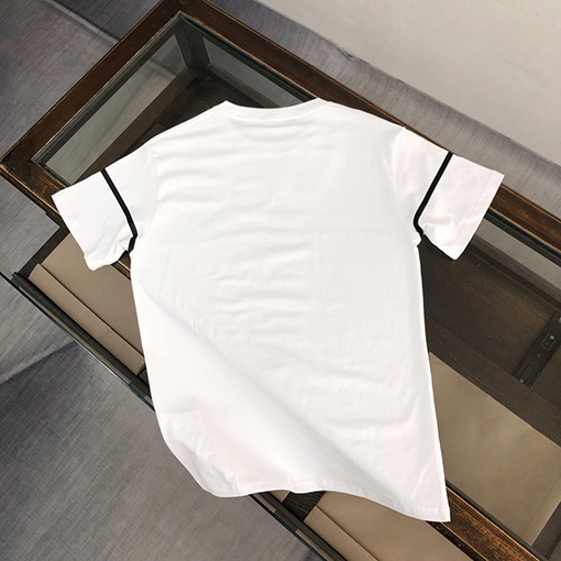 モンクレール 半袖Tシャツ スーパーコピー 心地よさと通気性が抜群 スタイリッシュかつ耐久性のある万能アイテム