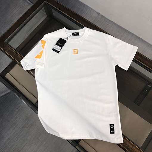 フェンディ半袖Tシャツ コピー  FENDI 全く新しいデザインによるインスピレーション 極上のファッション性を持つTシャツ