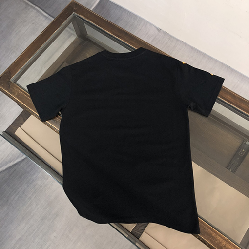 フェンディ半袖Tシャツ コピー  FENDI 全く新しいデザインによるインスピレーション 極上のファッション性を持つTシャツ