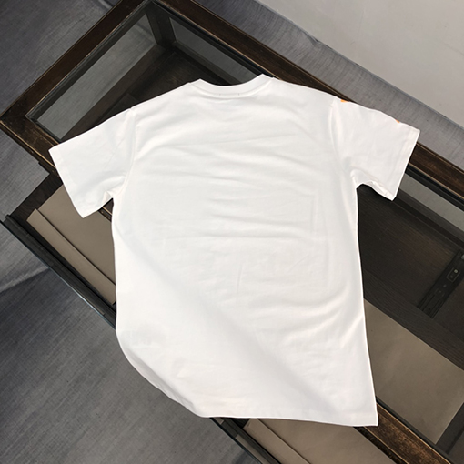 フェンディ半袖Tシャツ コピー  FENDI 全く新しいデザインによるインスピレーション 極上のファッション性を持つTシャツ