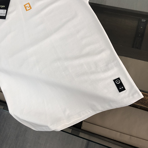 フェンディ半袖Tシャツ コピー  FENDI 全く新しいデザインによるインスピレーション 極上のファッション性を持つTシャツ