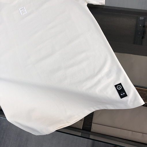 フェンディ半袖Tシャツ コピー  FENDI 全く新しいデザインによるインスピレーション 極上のファッション性を持つTシャツ