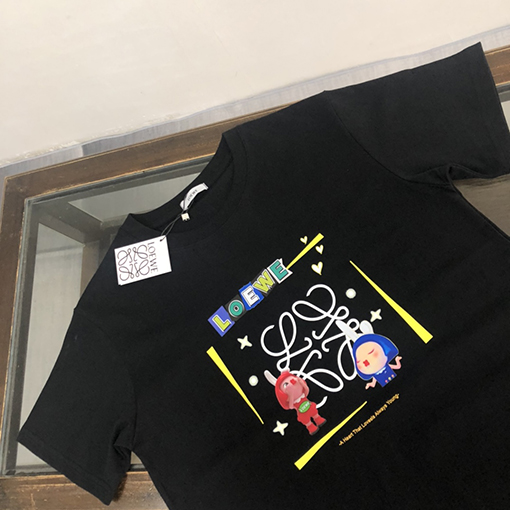 ロエベ 半袖Tシャツ コピー LOEWE 繊細なエンボスロゴデザイン!手触りの良さと通気性を兼ね備えた最先端のスタイリッシュTシャツ!