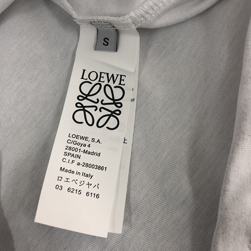 ロエベ 半袖Tシャツ コピー LOEWE 繊細なエンボスロゴデザイン!手触りの良さと通気性を兼ね備えた最先端のスタイリッシュTシャツ!