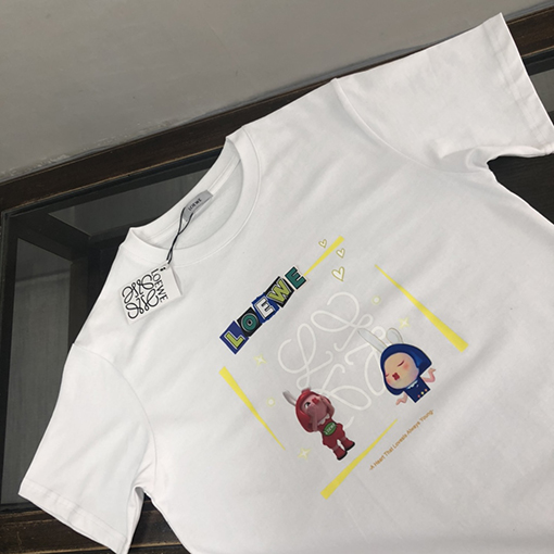 ロエベ 半袖Tシャツ コピー LOEWE 繊細なエンボスロゴデザイン!手触りの良さと通気性を兼ね備えた最先端のスタイリッシュTシャツ!