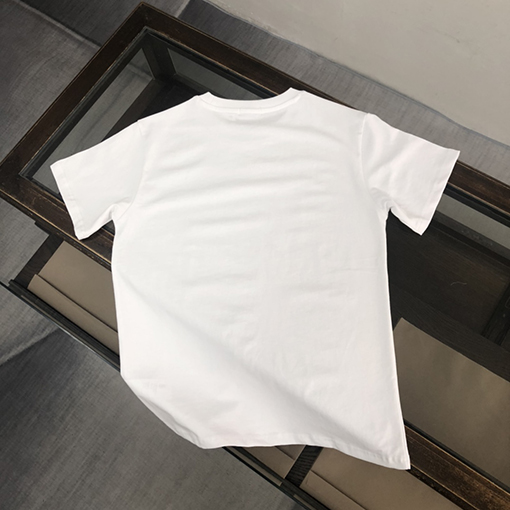 ロエベ 半袖Tシャツ コピー LOEWE 繊細なエンボスロゴデザイン！手触りの良さと通気性を兼ね備えた最先端のスタイリッシュTシャツ！