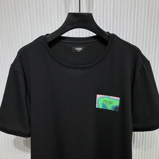 フェンディ 短袖Tシャツ スーパーコピー FENDI ロゴ付きデザイン短袖Tシャツ