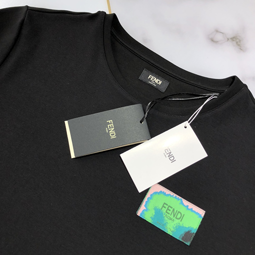 フェンディ 短袖Tシャツ スーパーコピー FENDI ロゴ付きデザイン短袖Tシャツ
