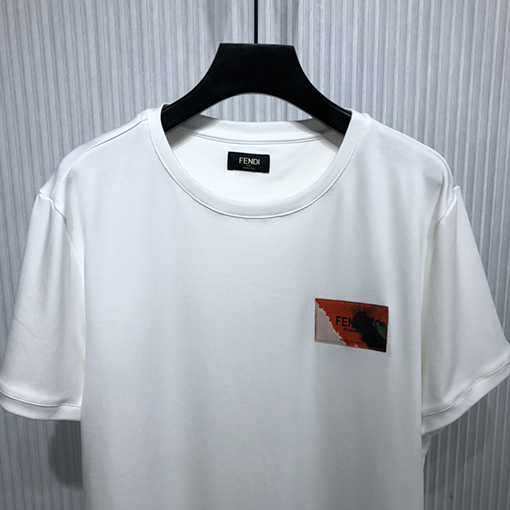 フェンディ 短袖Tシャツ スーパーコピー FENDI ロゴ付きデザイン短袖Tシャツ