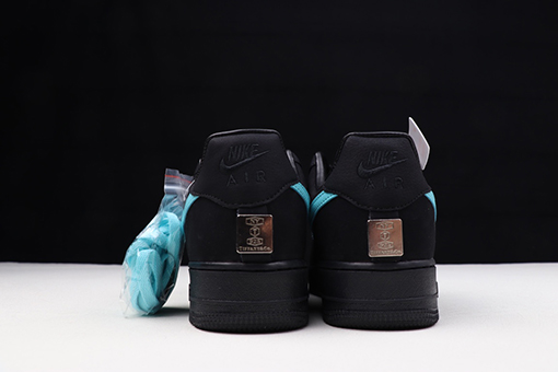 ナイキx ティファニー  スニーカー コラボ Tiffany & Co. x Nike Air Force 1 Low SP
