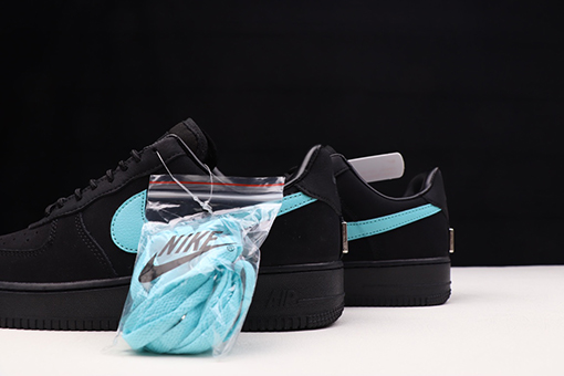 ナイキx ティファニー  スニーカー コラボ Tiffany & Co. x Nike Air Force 1 Low SP