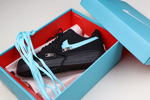 ナイキx ティファニー  スニーカー コラボ Tiffany & Co. x Nike Air Force 1 Low SP