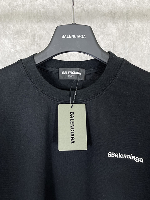 バレンシアガ 半袖Tシャツ スーパーコピー BALENCIAGA クラシックな英字BBロゴ刺繍半袖Tシャツ