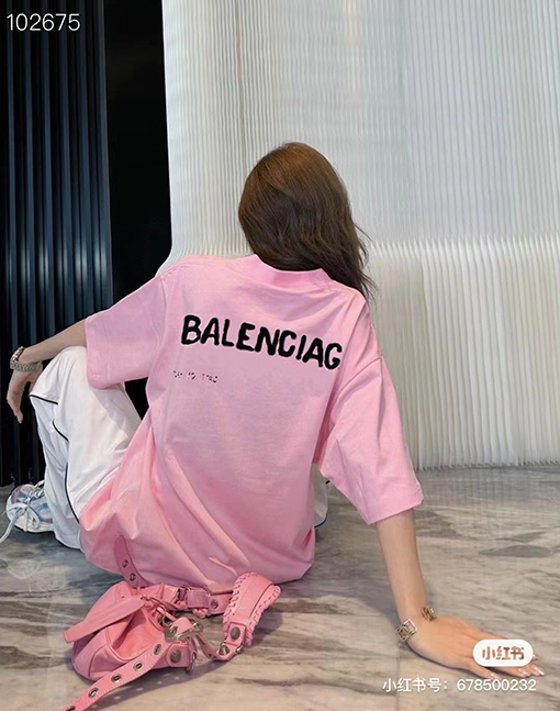 バレンシアガ 半袖Tシャツ コピー  BALENCIAGA ぼかし影の字母プリントTシャツ