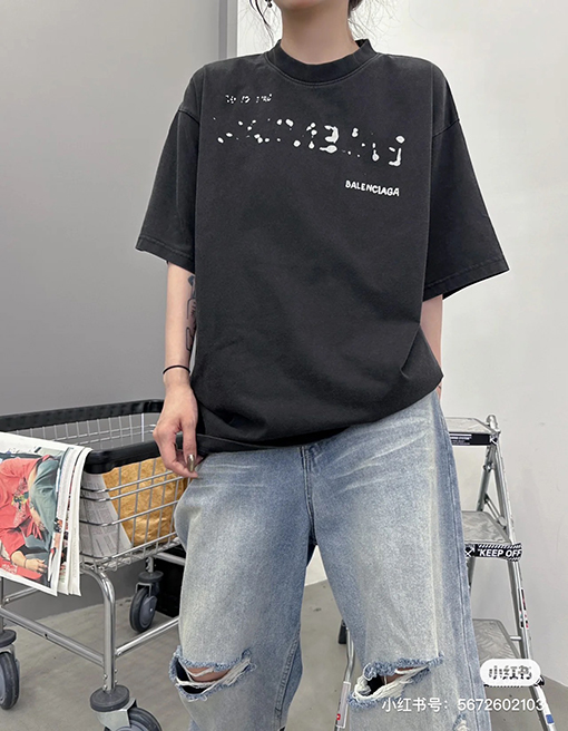バレンシアガ 半袖Tシャツ コピー  BALENCIAGA ぼかし影の字母プリントTシャツ