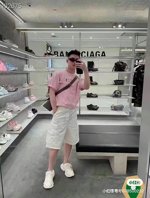 バレンシアガ 半袖Tシャツ コピー  BALENCIAGA ぼかし影の字母プリントTシャツ